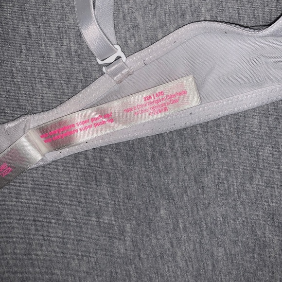 32A push up bras - 1 black, 1 white - Picture 4 of 4